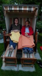 Sonnen im Strandkorb auf dem Grundstück